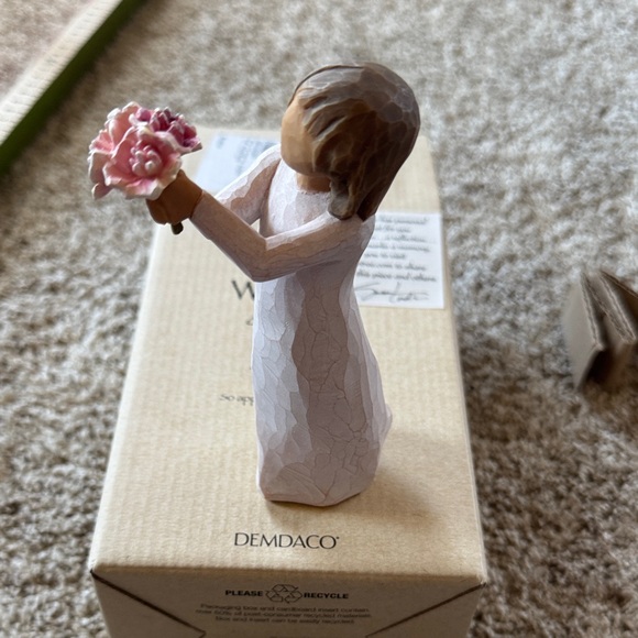 Demdaco Other - Demdaco Figurine with Pink Bouquet